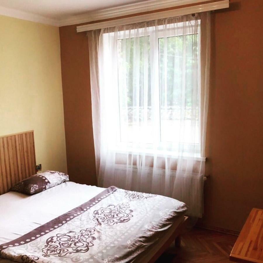 Like Hostel Tjernivtsi Exteriör bild
