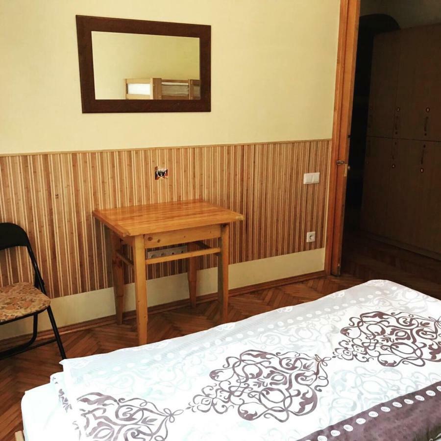 Like Hostel Tjernivtsi Exteriör bild